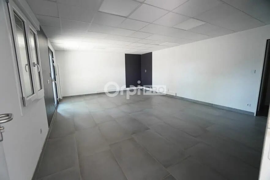 Local d’activités dans Quetigny à louer - Photo de l’immeuble – Image 2 sur 11
