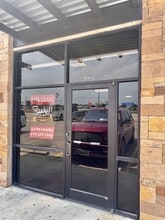 2128 W Oaklawn Rd, Pleasanton, TX à louer Photo de l’immeuble– Image 1 sur 8