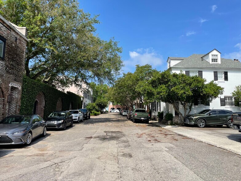 2 N Adgers Wharf, Charleston, SC à louer - Photo de l’immeuble – Image 3 sur 3