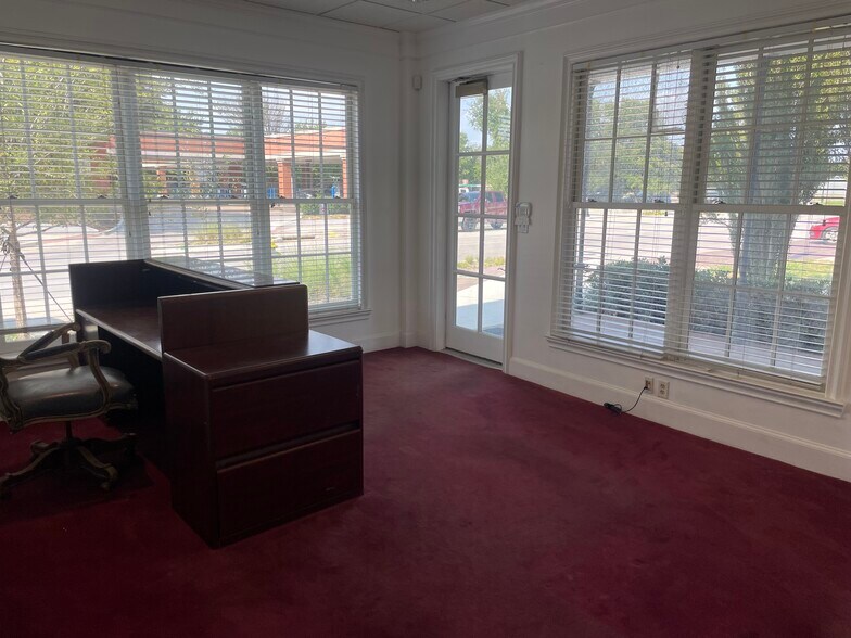 140 E Irving Blvd, Irving, TX à louer - Photo de l’immeuble – Image 3 sur 11