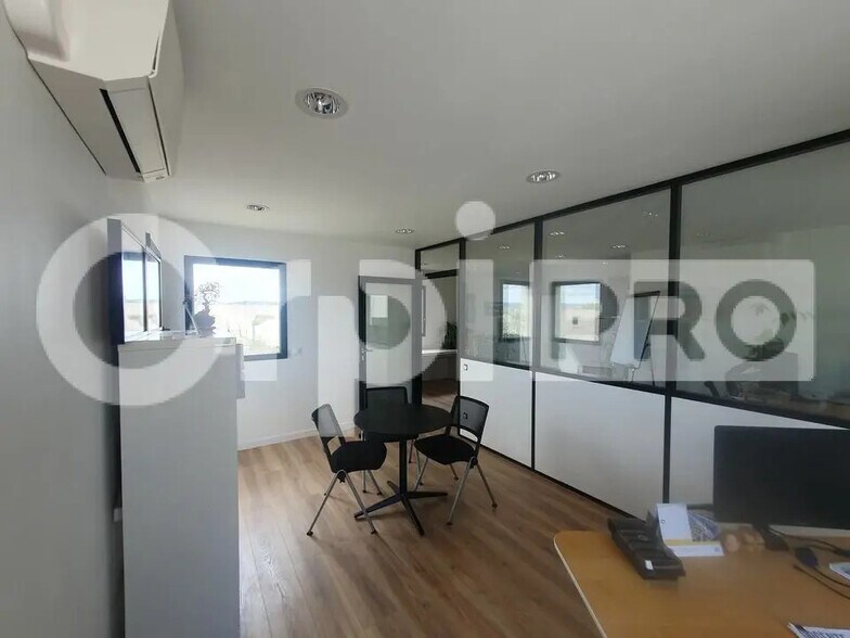 Bureau dans Calvisson à vendre - Photo de l’immeuble – Image 2 sur 7