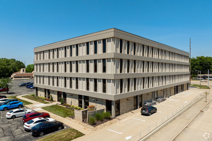 3901 W 86th St, Indianapolis, IN à louer - Photo de l’immeuble – Image 3 sur 41