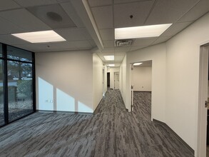 136 Fairview Rd, Mooresville, NC à louer Photo intérieure– Image 1 sur 8