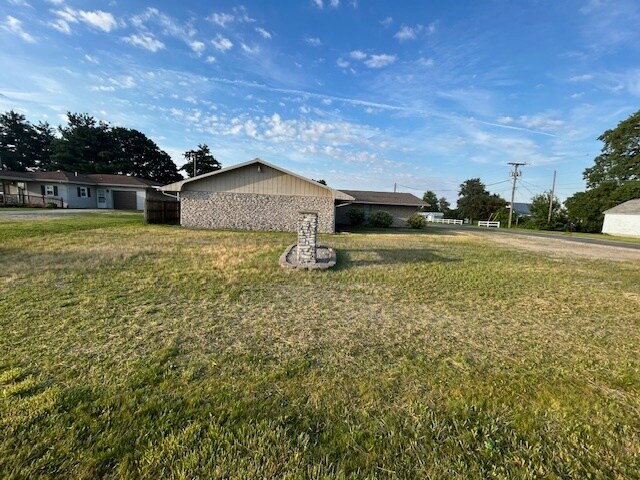 2015 E State Road 32, Winchester, IN à vendre Photo de l’immeuble– Image 1 sur 10