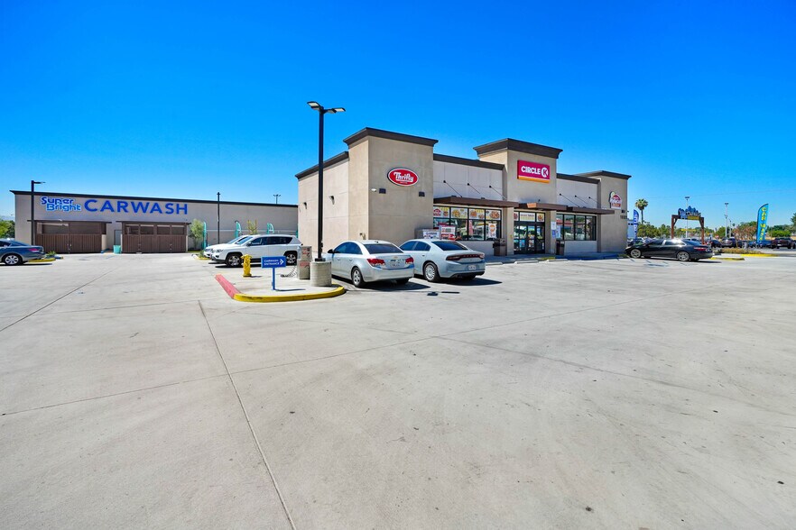 1081 W Highland Ave, San Bernardino, CA à vendre - Photo de l’immeuble – Image 3 sur 6