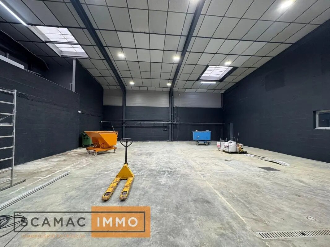 Local d'activités dans Sainte-Geneviève-des-Bois à vendre Photo intérieure– Image 1 sur 9