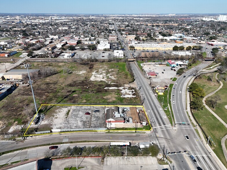 338 S Wayside Dr, Houston, TX à vendre - Photo de l’immeuble – Image 2 sur 10