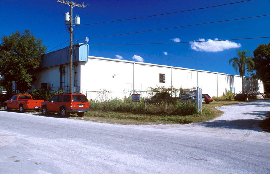 5017 N Coolidge Dr, Tampa, FL à louer - Photo de l’immeuble – Image 2 sur 136