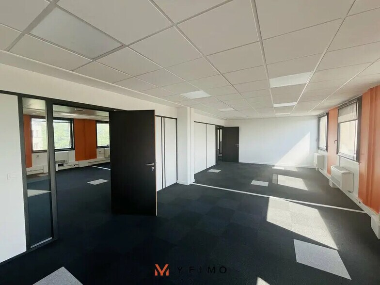Bureau dans Guyancourt à louer - Photo de l’immeuble – Image 3 sur 4