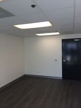 11200 Hindry Ave, Los Angeles, CA à louer Photo de l’immeuble– Image 2 sur 5