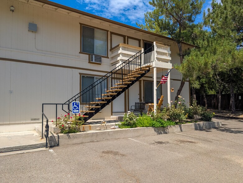 2028 W College Pky, Carson City, NV à vendre - Photo de l’immeuble – Image 2 sur 45
