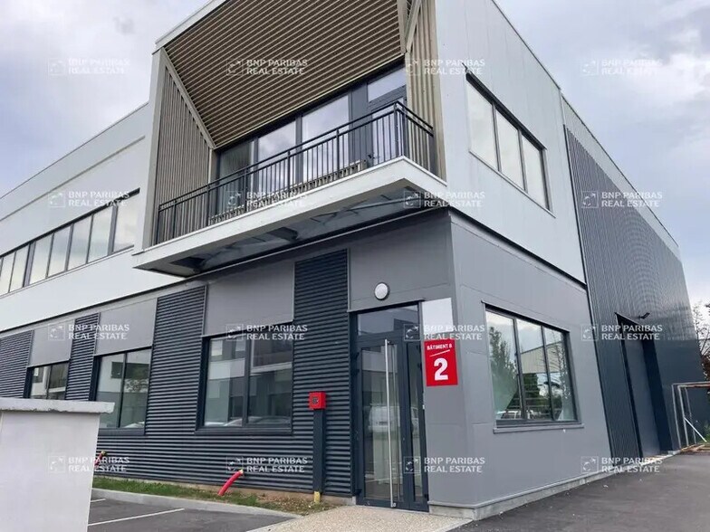 92 Avenue Du Progrès, Chassieu à louer - Photo de l’immeuble – Image 1 sur 13