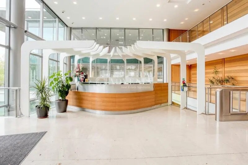 Bureau dans Roissy-en-France à louer - Photo de l’immeuble – Image 3 sur 12