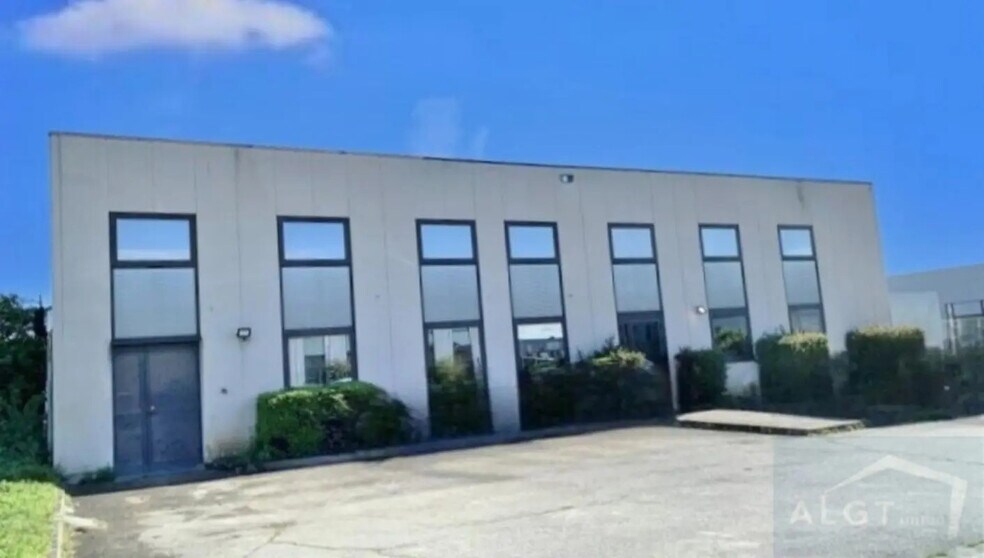 Local d'activités dans Portet-sur-Garonne à vendre - Photo de l’immeuble – Image 2 sur 12