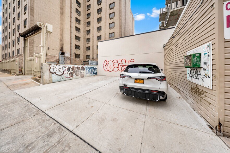 21-01 Astoria Blvd, Long Island City, NY à louer - Photo de l’immeuble – Image 3 sur 4