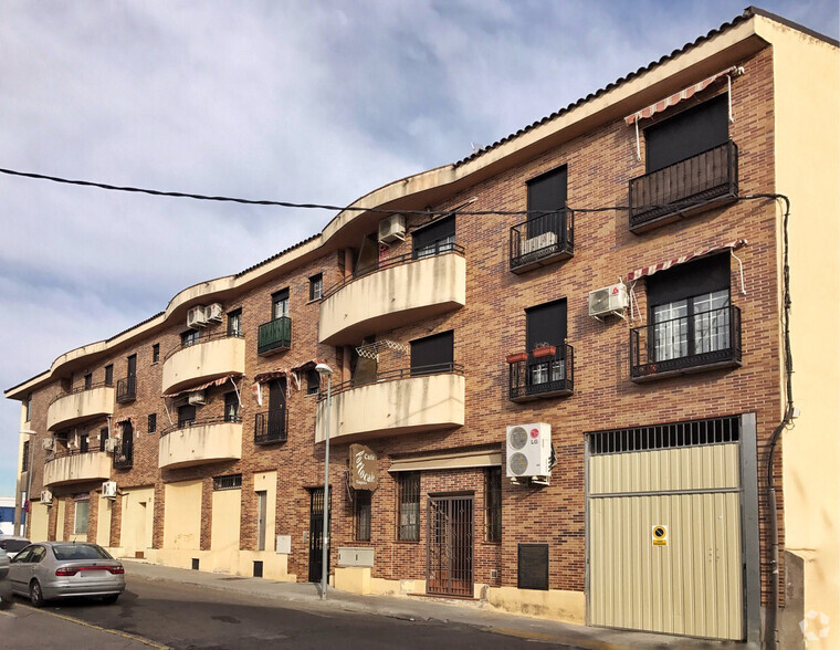 Calle Ugena, 64, Yuncos, Toledo à louer - Photo de l’immeuble – Image 2 sur 2
