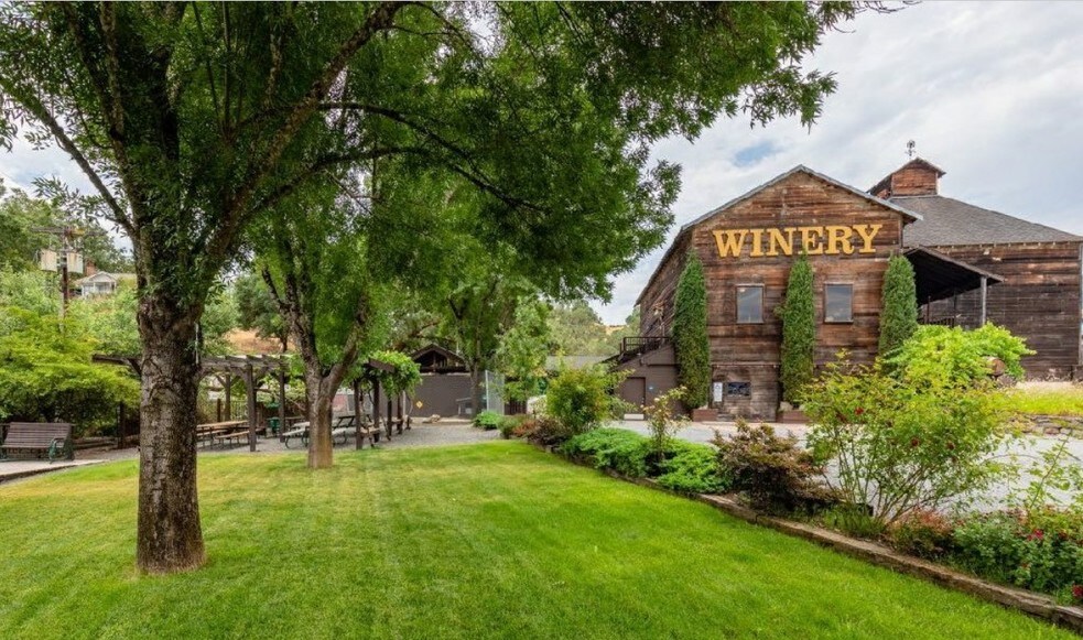 14600 S Highway 101, Hopland, CA à vendre - Photo principale – Image 1 sur 39
