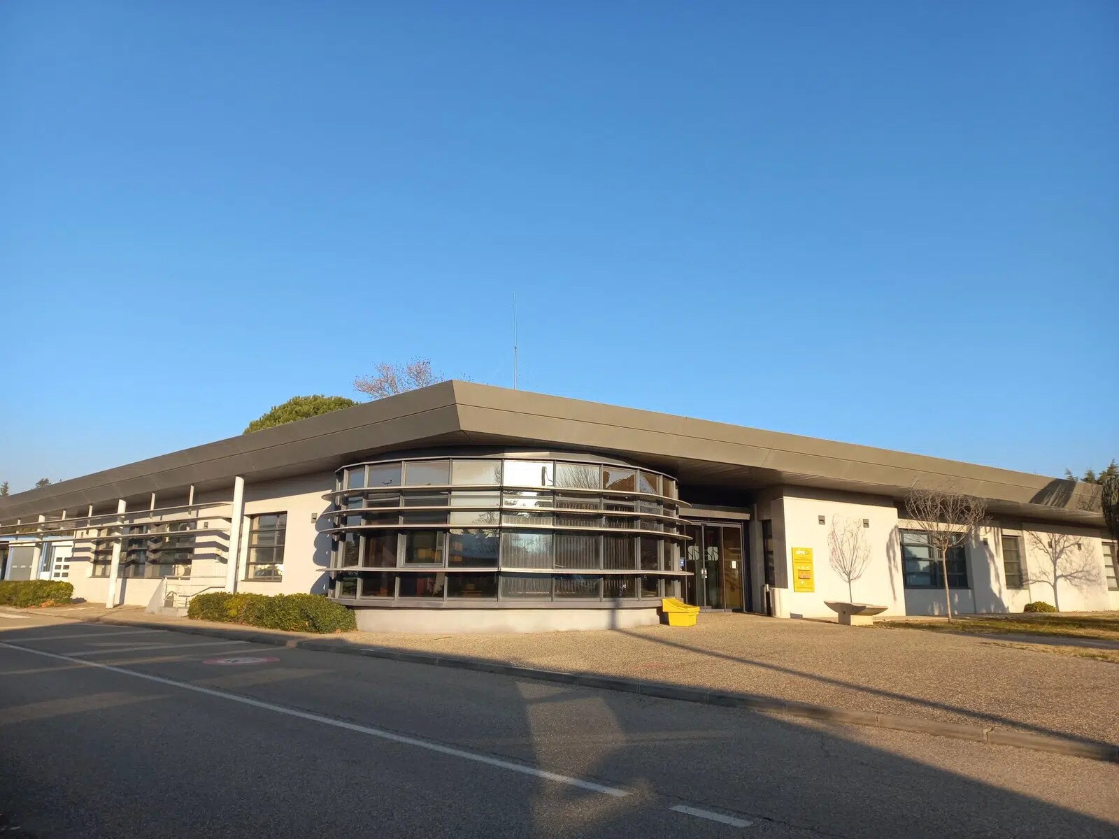 Local d'activités dans Orange à vendre Photo de l’immeuble– Image 1 sur 12