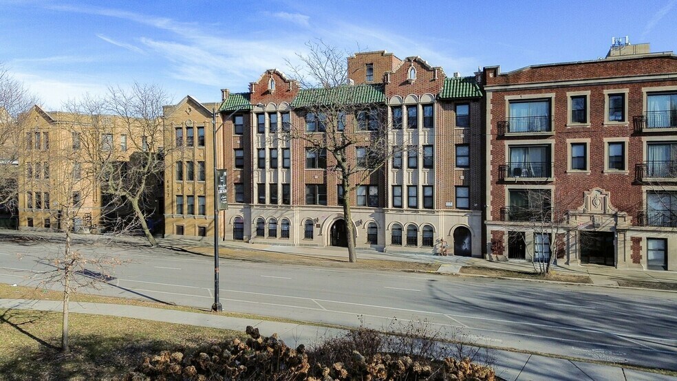 97-Unit Kenwood Portfolio portefeuille de 2 biens à vendre sur LoopNet.fr - Photo de l’immeuble – Image 2 sur 7