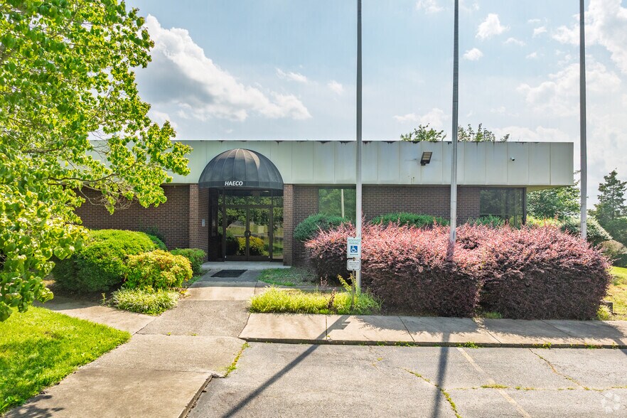 5568 Gumtree Rd, Winston-Salem, NC à louer - Photo de l’immeuble – Image 2 sur 5