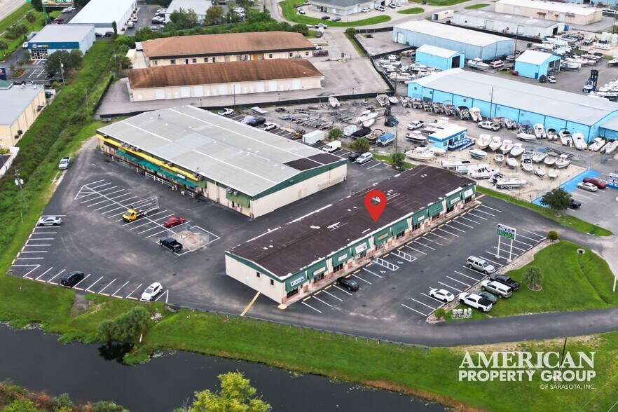 1225 Tamiami Trl, Port Charlotte, FL à louer - Photo de l’immeuble – Image 3 sur 7