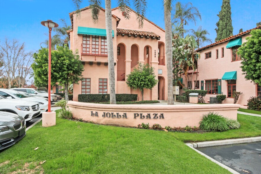 1252-1254 Irvine Blvd, Tustin, CA à louer - Photo principale – Image 1 sur 13