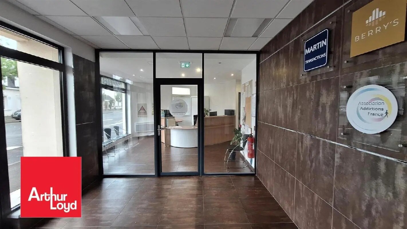 Local commercial dans Chartres à louer Hall d’entrée– Image 1 sur 8