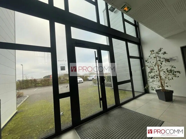 Plus de détails pour Local d’activités à vendre