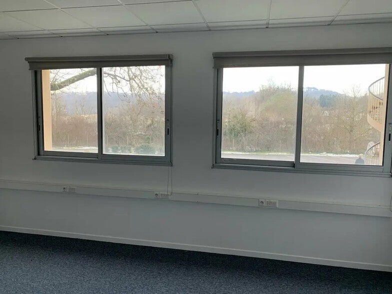 Bureau dans Montagny à louer - Photo intérieure – Image 1 sur 7