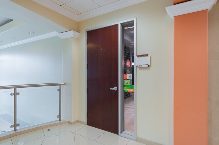 113 Waterworks Way, Irvine, CA à vendre - Photo de l’immeuble – Image 3 sur 37