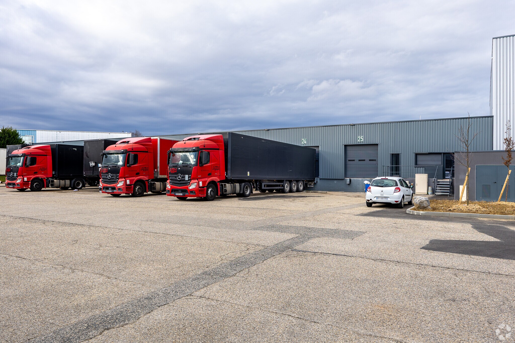 Industriel/Logistique dans Corbas à louer Photo principale– Image 1 sur 7