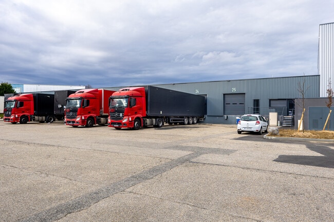 Plus de détails pour 20-22 Avenue Du 24 Août 1944, Corbas - Local d'activités à louer