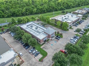 8721 Highway 6, Missouri City, TX à louer Photo de l’immeuble– Image 1 sur 32