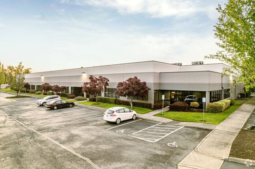 6002-6026 NE 112th Ave, Portland, OR à louer - Photo principale – Image 1 sur 9