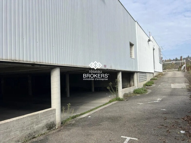 Local commercial dans Châteauvilain à vendre - Photo de l’immeuble – Image 2 sur 3