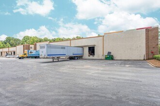 990 Norcross Industrial Ct, Norcross, GA à louer Photo de l’immeuble– Image 1 sur 7