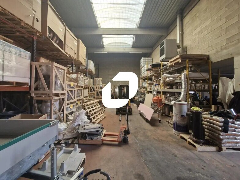 Local d’activités dans Collégien à louer - Photo de l’immeuble – Image 3 sur 8