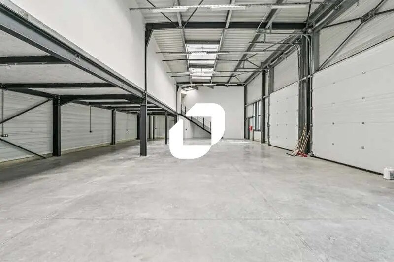 Local d’activités dans Stains à louer - Photo de l’immeuble – Image 3 sur 13