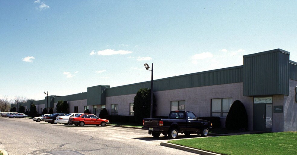 875 Industrial Hwy, Cinnaminson, NJ à louer - Photo de l’immeuble – Image 2 sur 9
