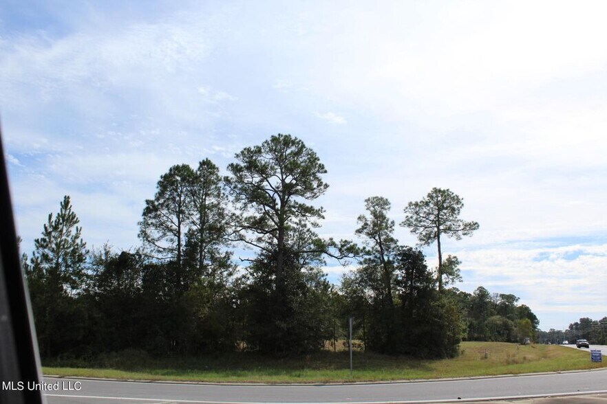 2.21 Acres Tucker Rd, Vancleave, MS à vendre - Photo de l’immeuble – Image 1 sur 7