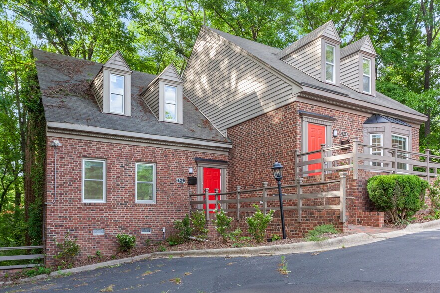3747-3749 Benson Dr, Raleigh, NC à louer - Photo de l’immeuble – Image 2 sur 9