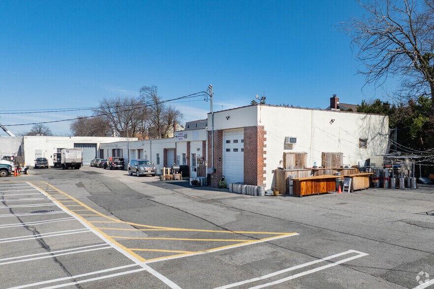 50 Cherry Valley Rd, West Hempstead, NY à louer - Photo principale – Image 2 sur 2