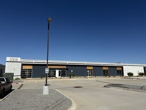 3216-3308 Royalty Row, Irving, TX à louer Photo de l’immeuble– Image 2 sur 3