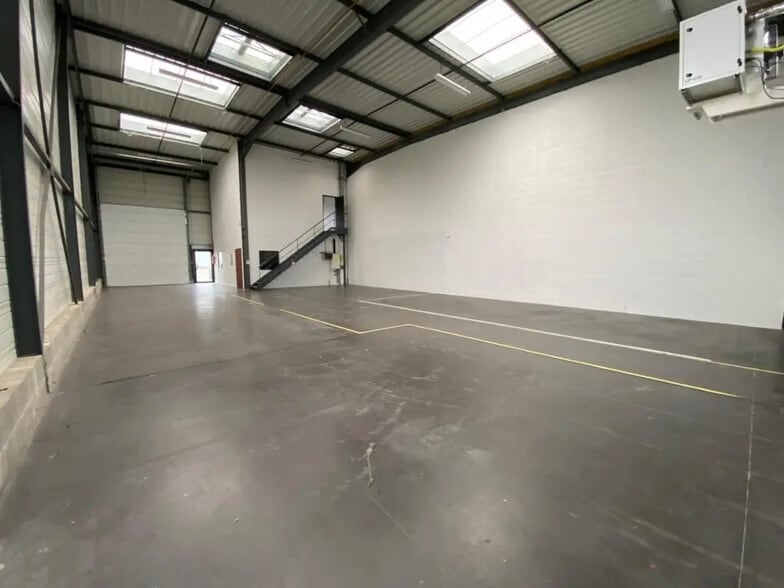 Bureau dans Saint-Priest à louer - Photo intérieure – Image 3 sur 6