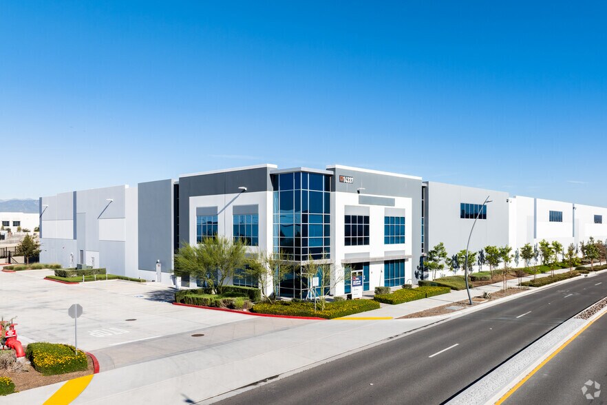 6205 Archibald Ave, Eastvale, CA à louer - Photo de l’immeuble – Image 2 sur 9