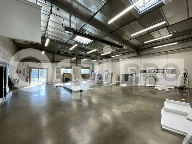 Plus de détails pour Local commercial à louer