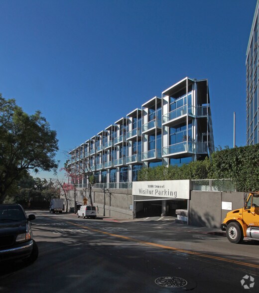 9220 W Sunset Blvd, West Hollywood, CA à louer - Photo de l’immeuble – Image 1 sur 2