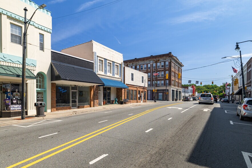 641 Washington St, Eden, NC à vendre - Photo de l’immeuble – Image 2 sur 28