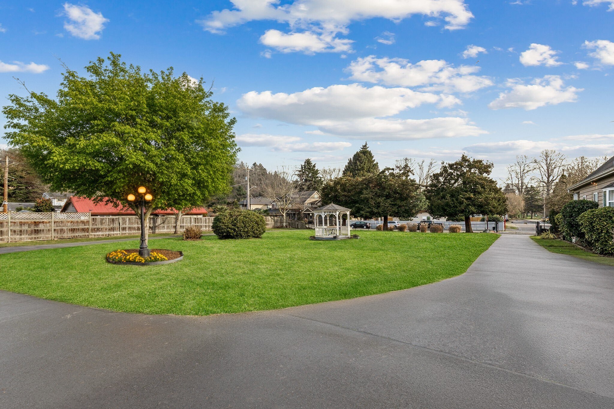 13301 56th Ave S, Seattle, WA à vendre Photo principale– Image 1 sur 34