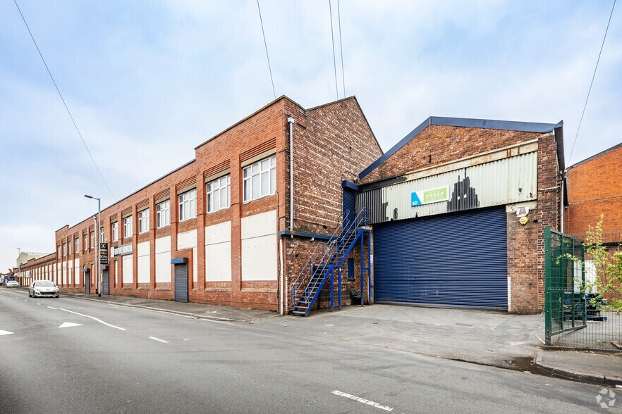 Corporation Rd, Manchester à louer - Photo de l’immeuble – Image 1 sur 6
